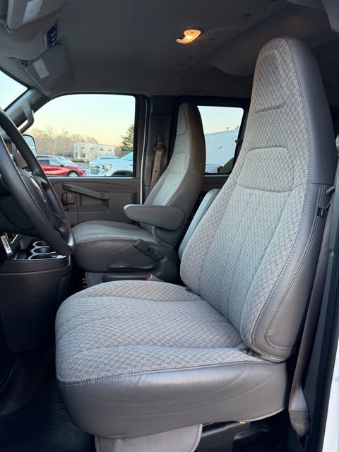 Used 2025 Chevrolet Express 3500 LS w/ Chrome Appearance Package image 16