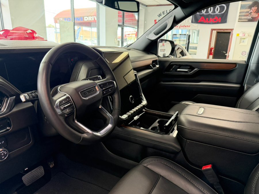 Used 2025 GMC Yukon Denali AWD/4WD image 27