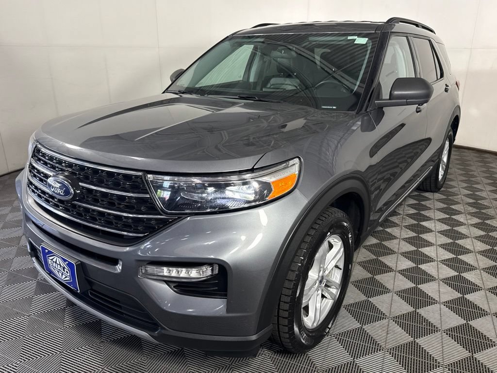 Used 2024 Ford Explorer XLT AWD/4WD image 5