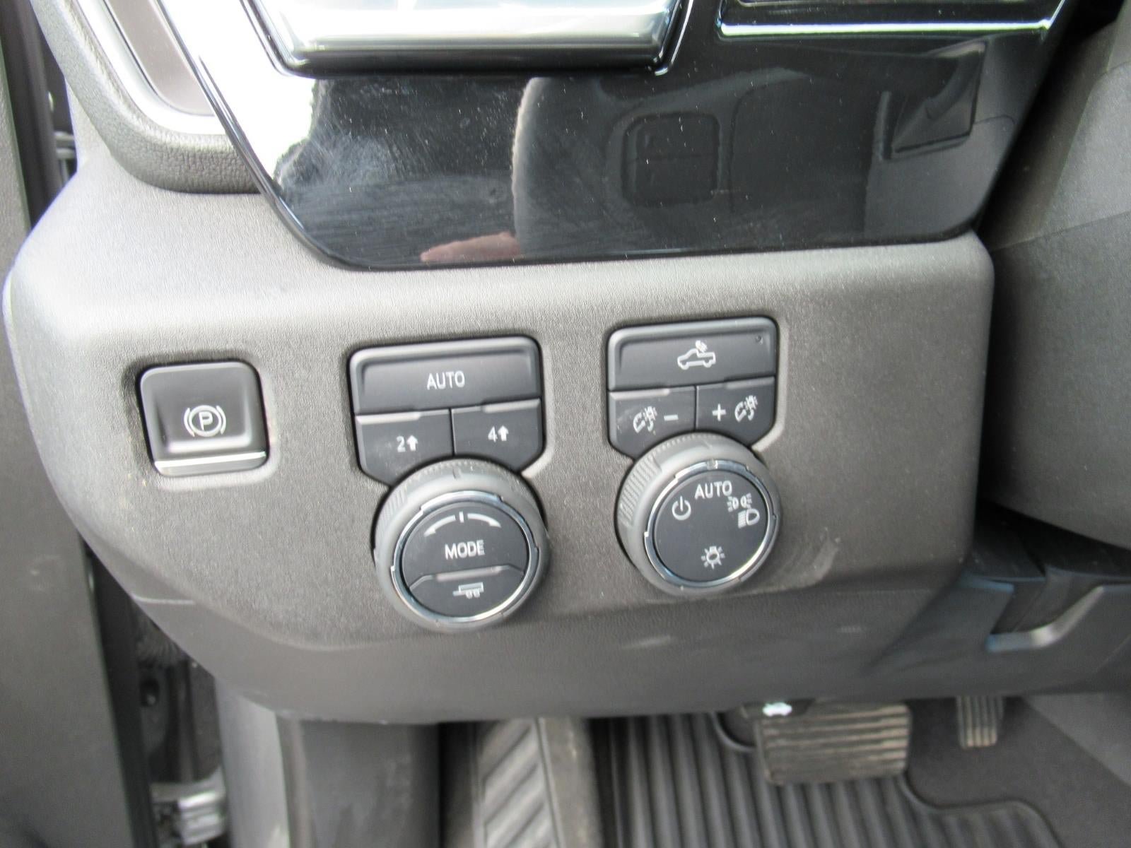 Used 2023 Chevrolet Silverado 1500 LT AWD/4WD image 16