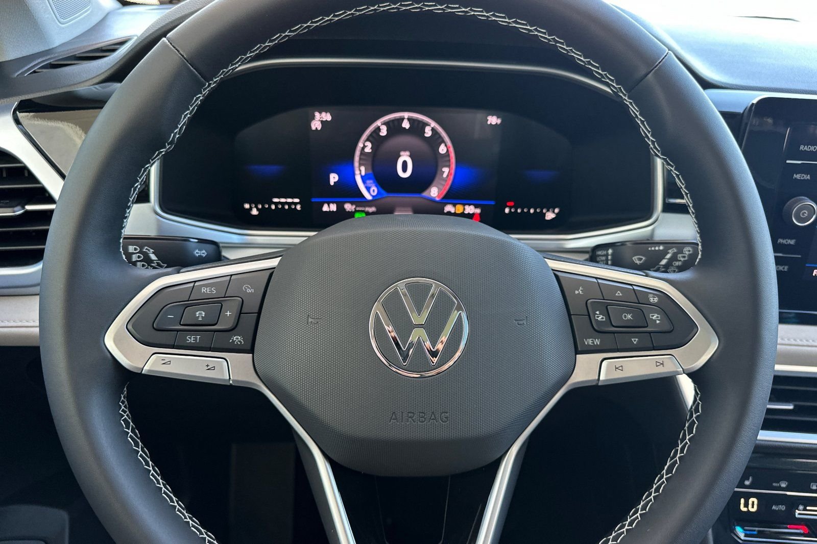 New 2026 Volkswagen Taos SE FWD image 23