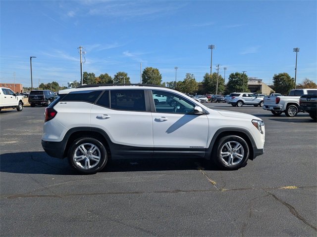 Used 2022 GMC Terrain SLE w/ Driver Convenience Package image 2