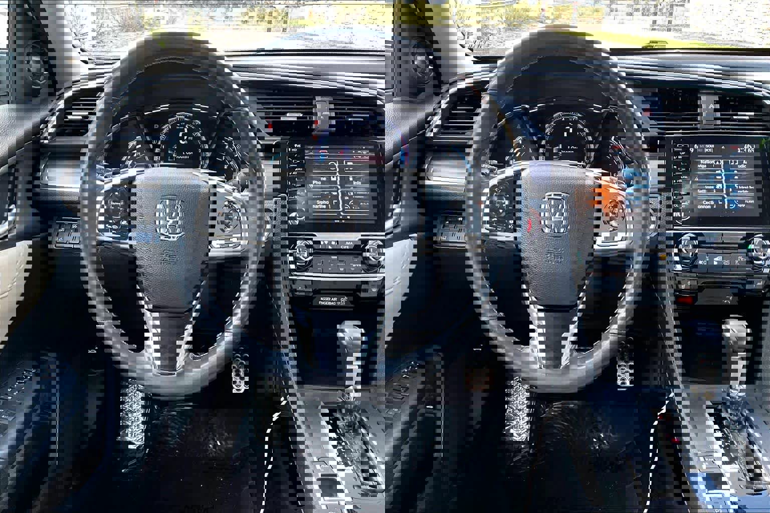 Used 2019 Honda Civic Touring image 5