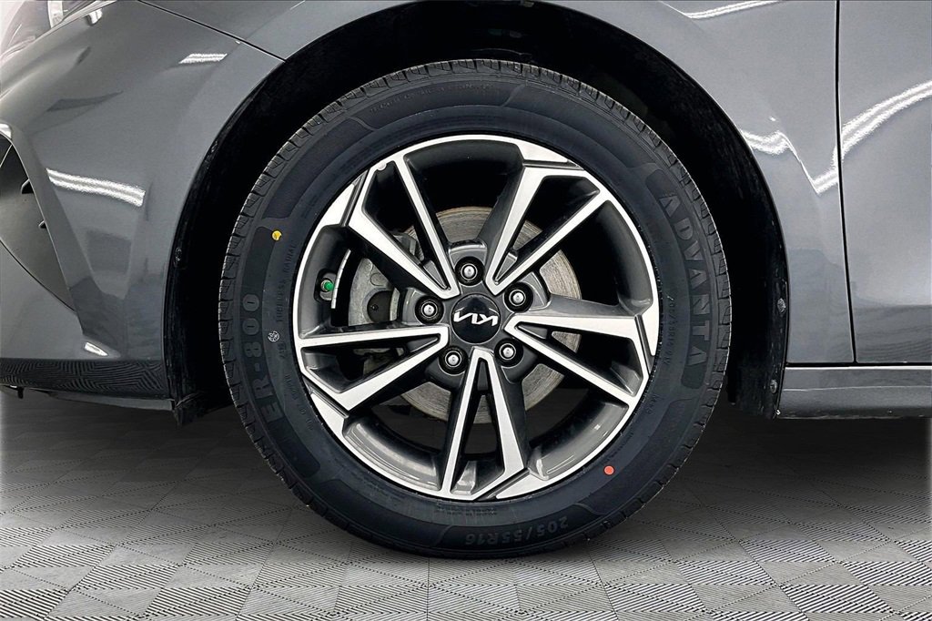 Used 2022 Kia Forte LXS image 9