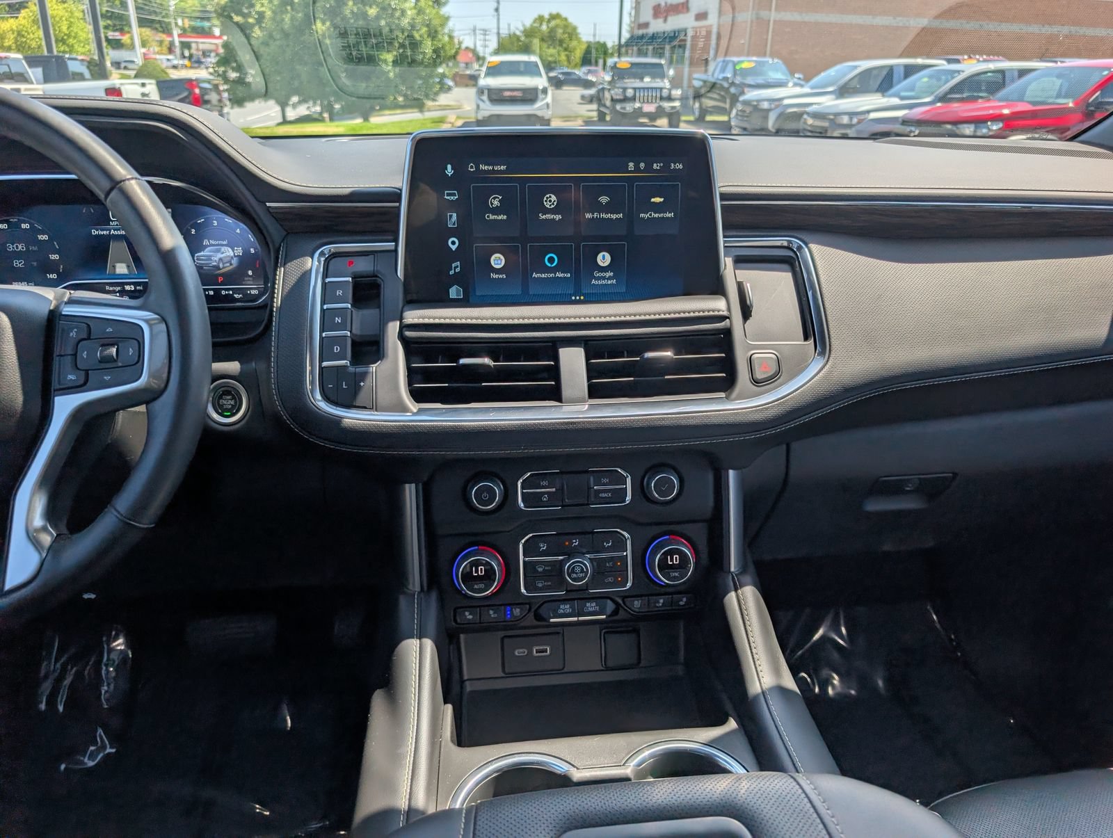 Used 2022 Chevrolet Tahoe Premier AWD/4WD image 23