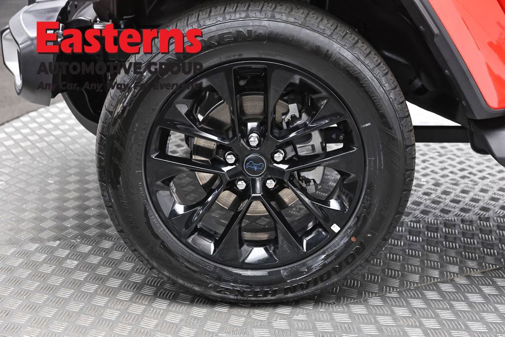 Used 2025 Jeep Wrangler Unlimited Sahara image 32