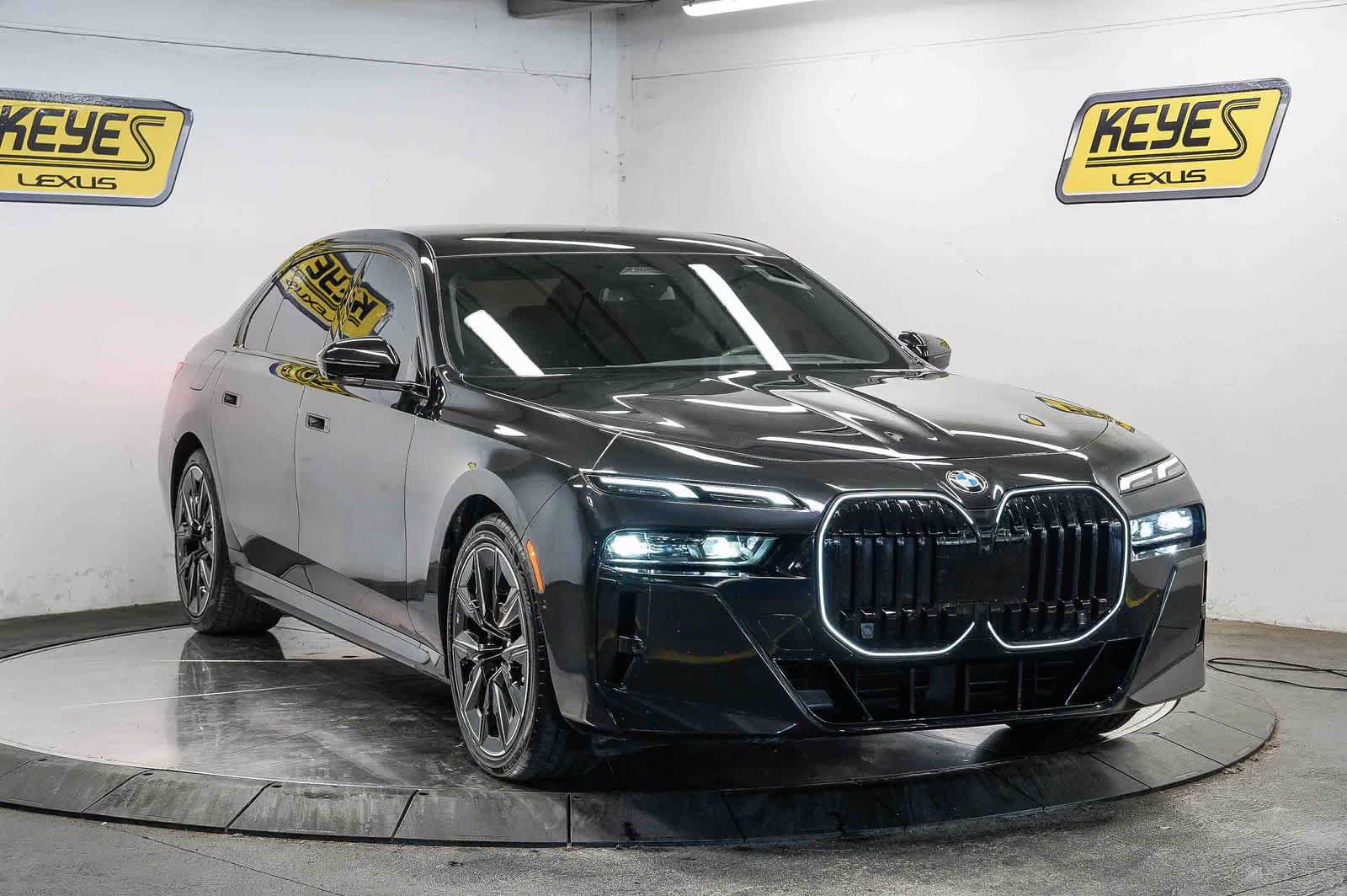 Used 2024 BMW 760i xDrive w/ Premium Package 2 AWD/4WD image 5