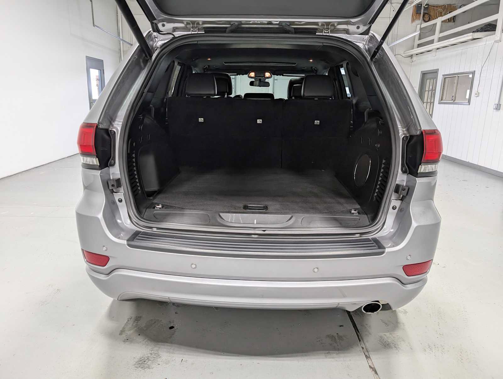 Used 2021 Jeep Grand Cherokee Laredo X AWD/4WD image 38