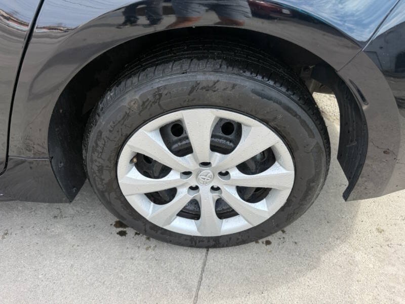 Used 2025 Toyota Corolla LE FWD image 16