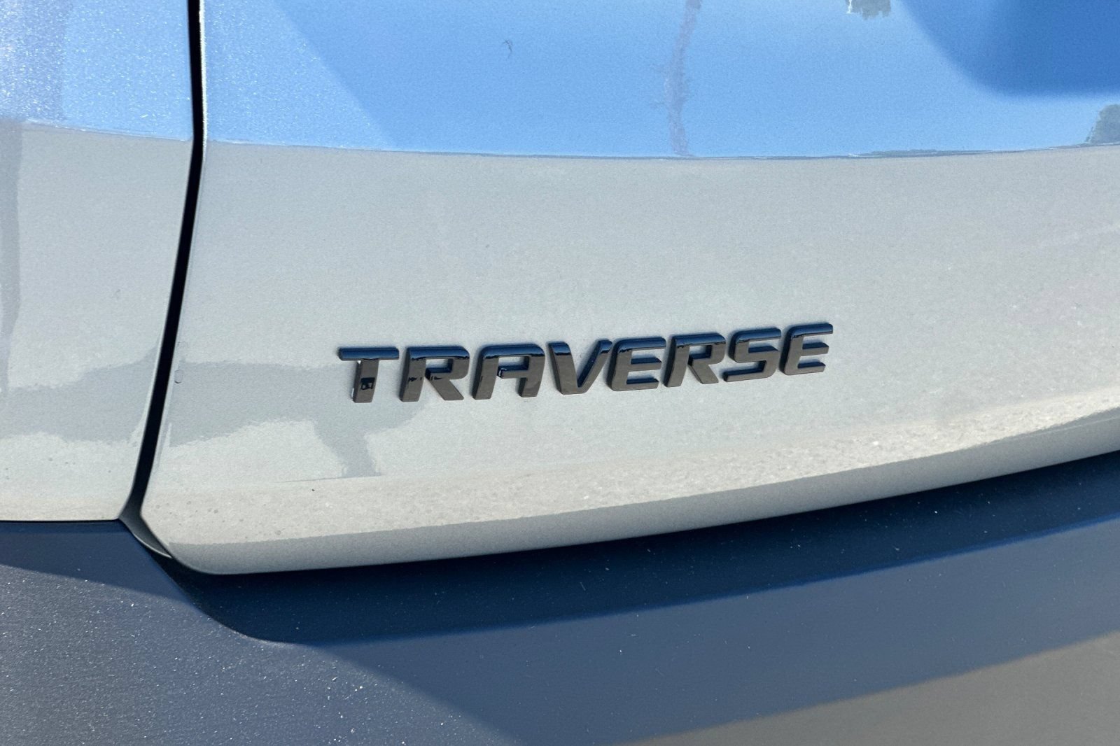 Used 2023 Chevrolet Traverse RS FWD image 28