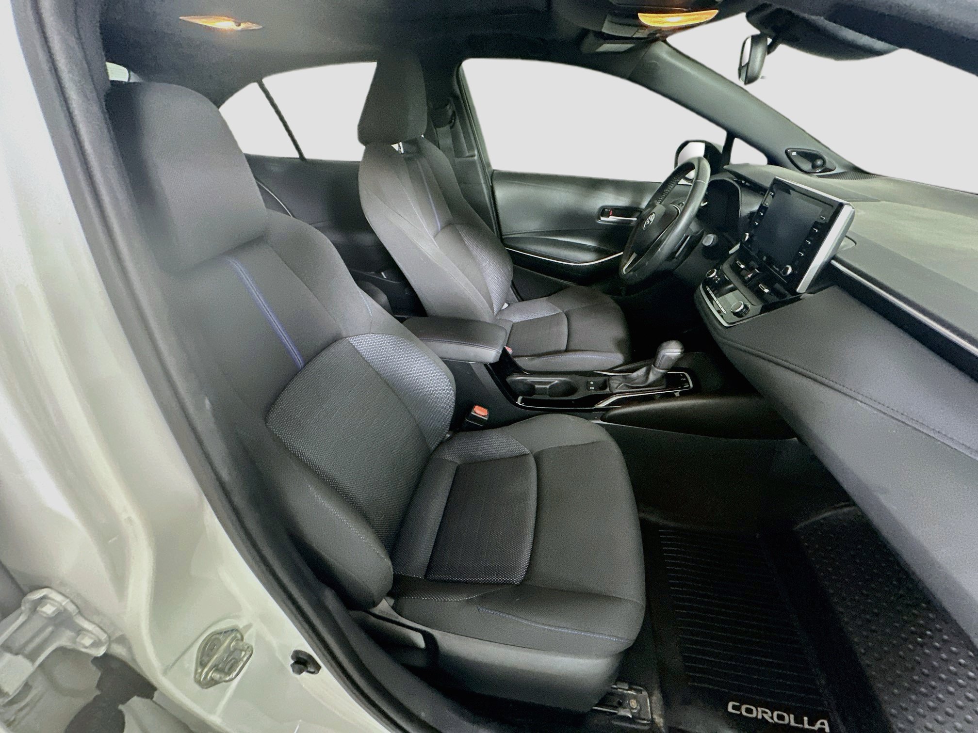 Used 2020 Toyota Corolla SE w/ SE Premium Package FWD image 29