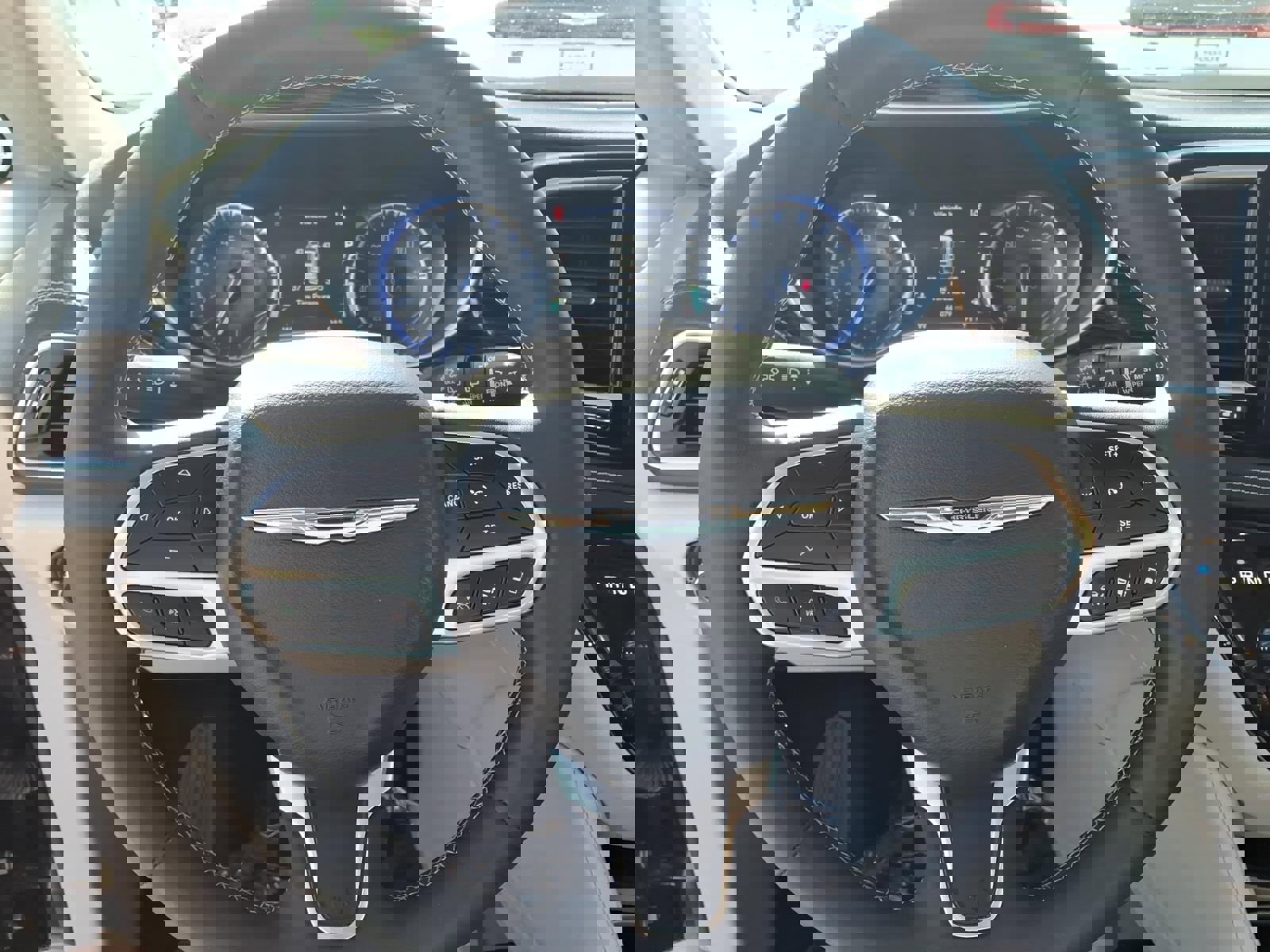 Used 2023 Chrysler Pacifica Limited image 9