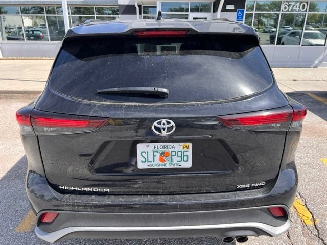 Used 2025 Toyota Highlander XSE AWD/4WD image 4