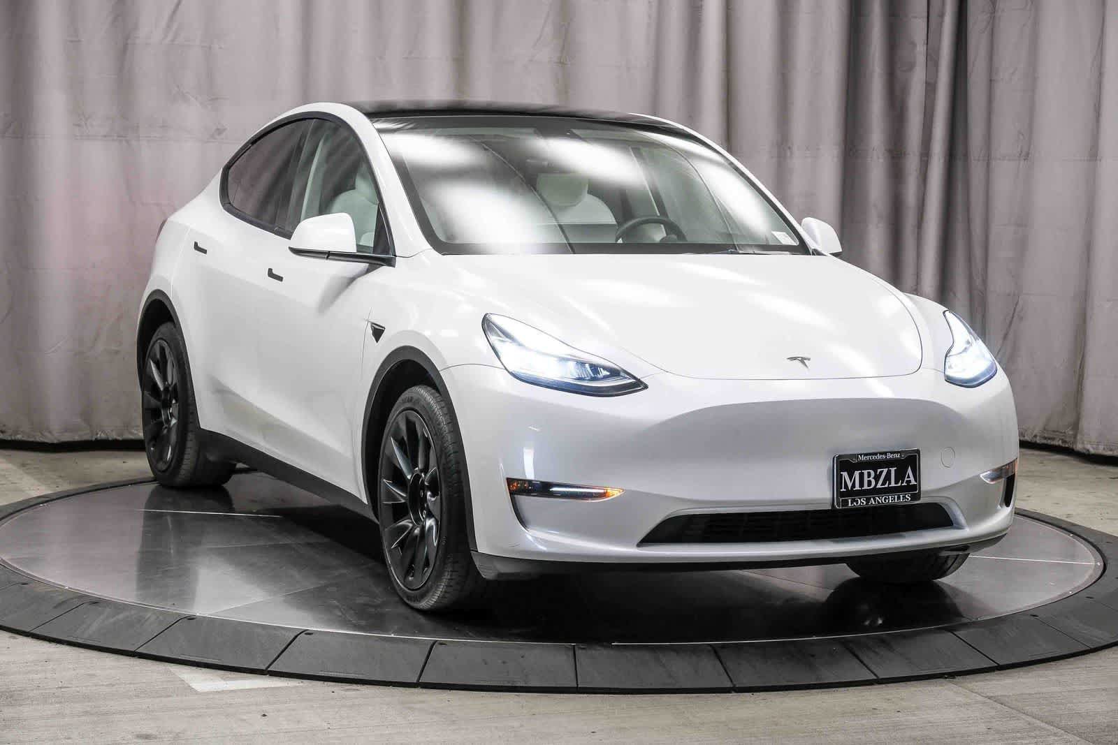 Used 2023 Tesla Model Y Long Range AWD/4WD image 5