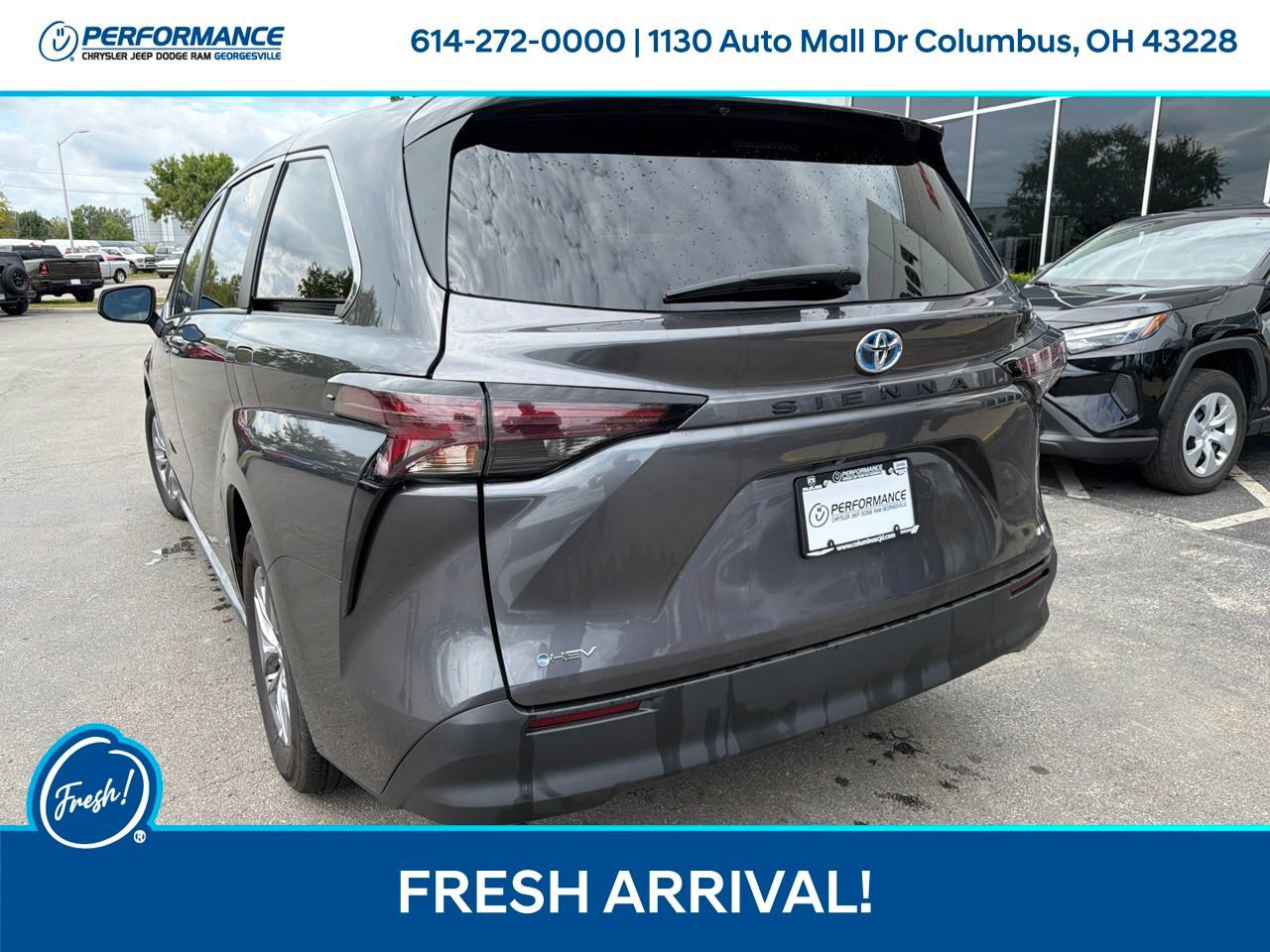 Used 2025 Toyota Sienna LE FWD image 8