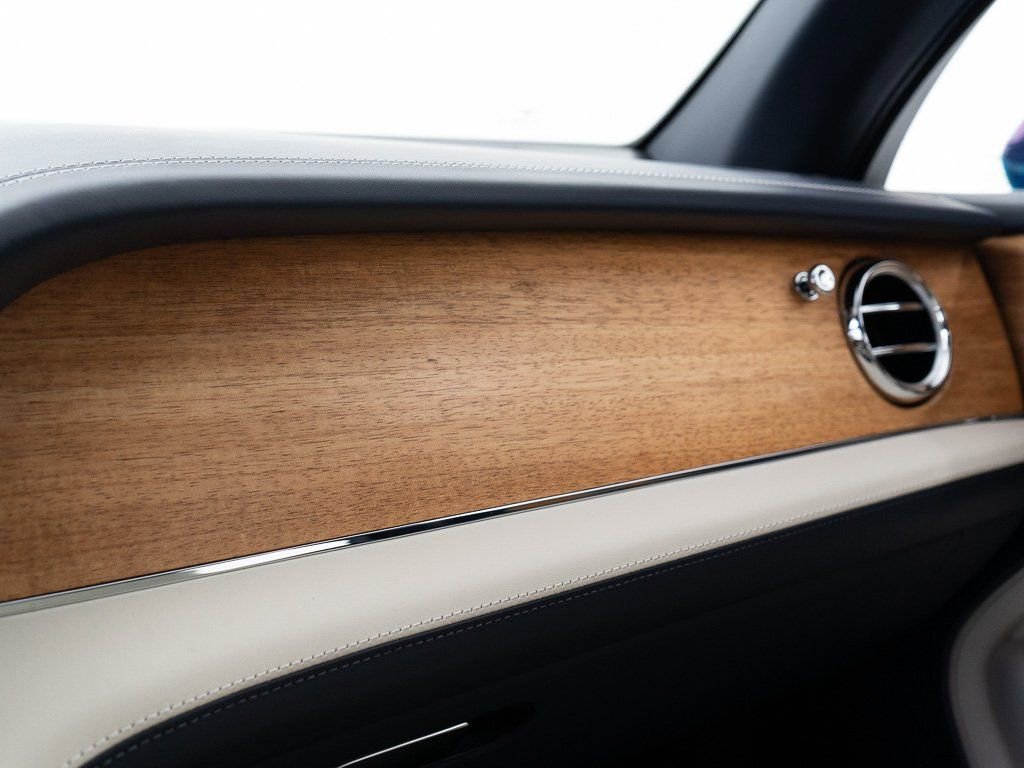 New 2025 Bentley Bentayga Extended Wheelbase image 38