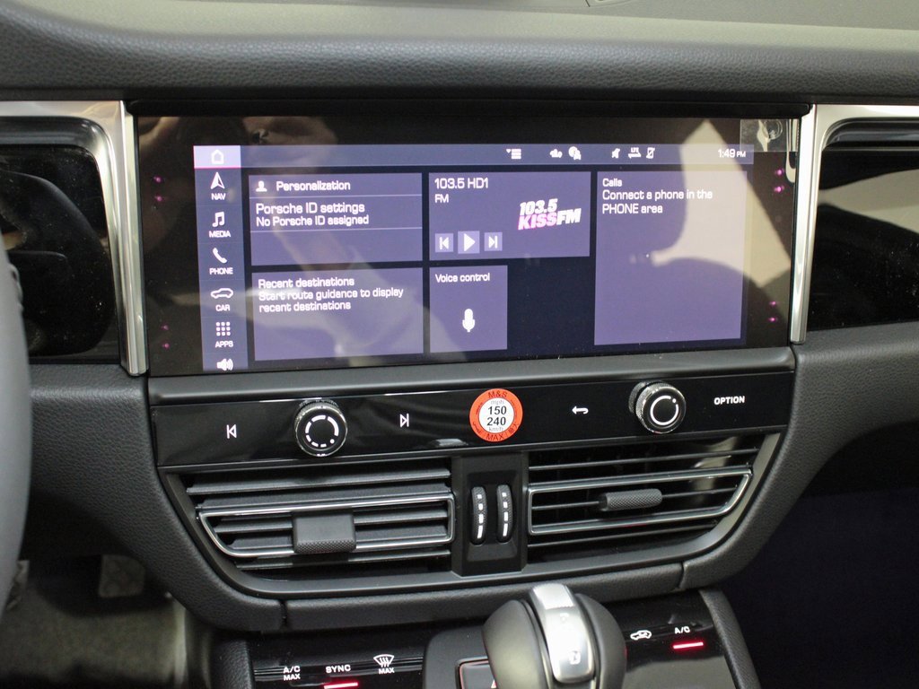 Used 2025 Porsche Macan image 28