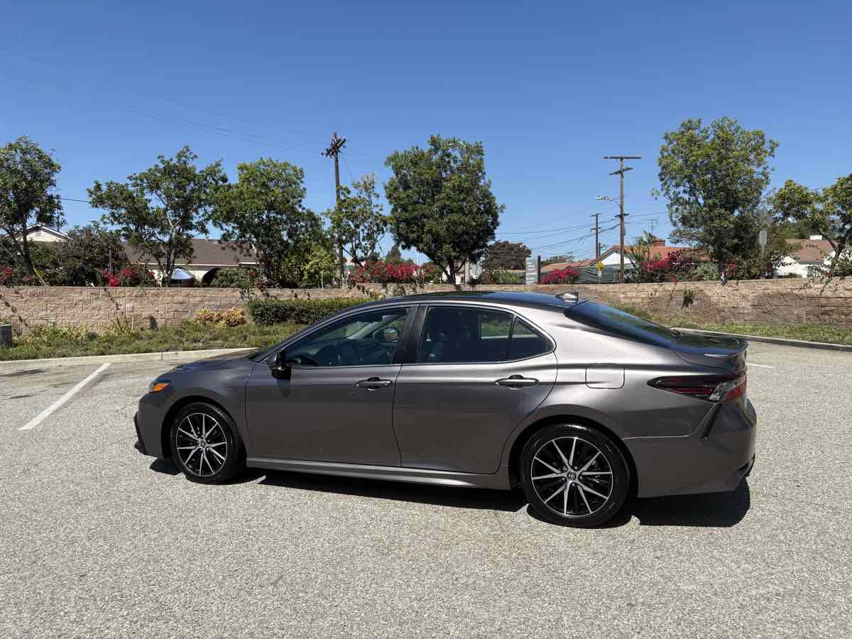 Used 2024 Toyota Camry SE image 9