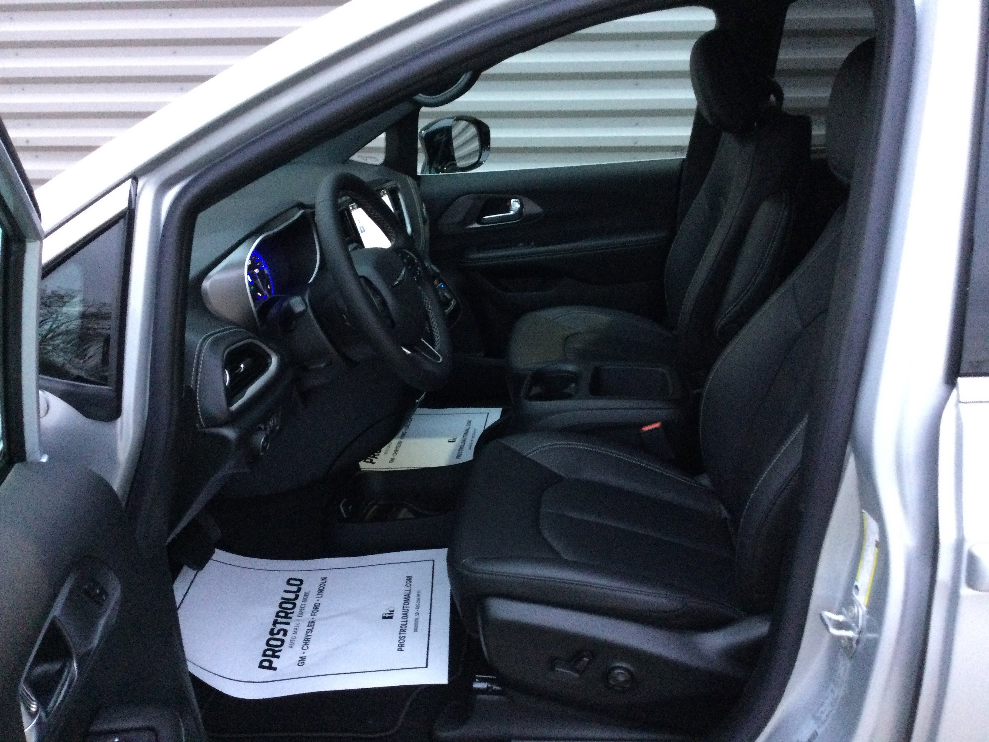 New 2026 Chrysler Pacifica Select image 8