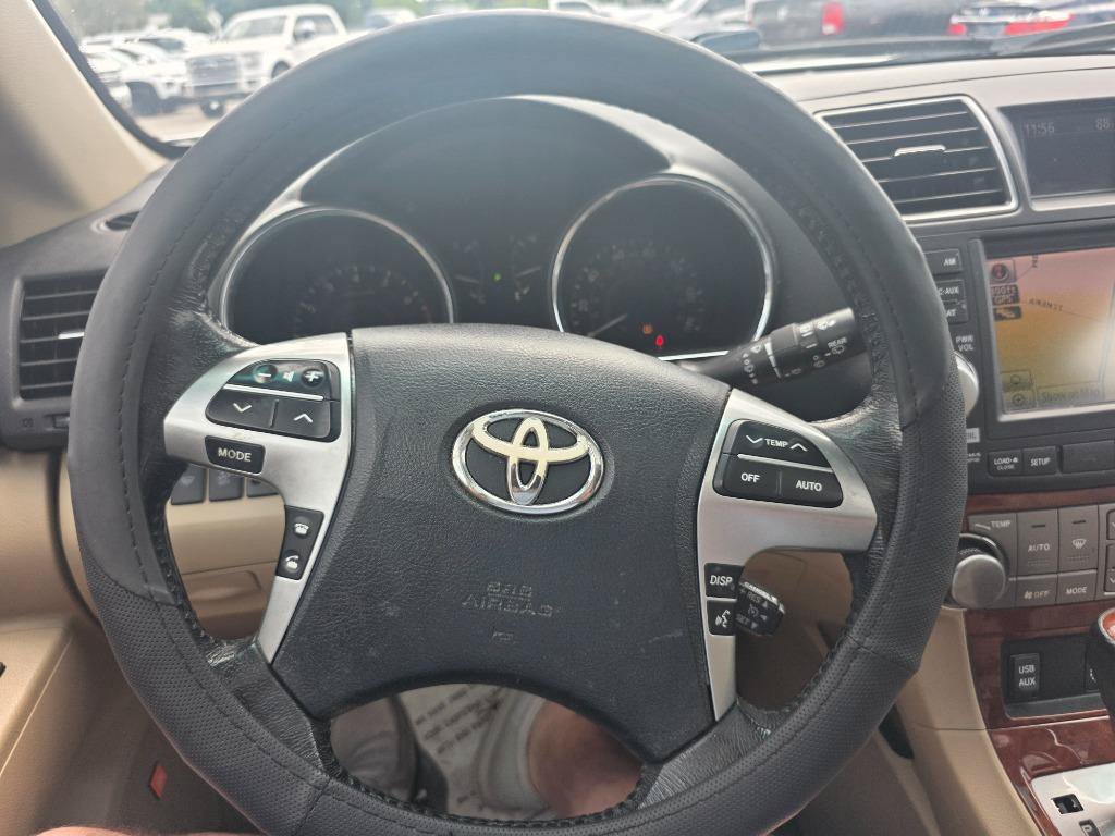 Used 2012 Toyota Highlander Limited FWD image 18