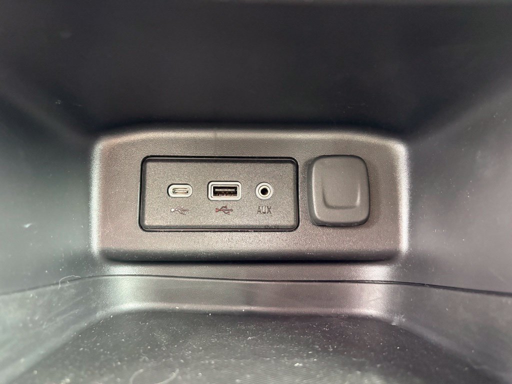 Used 2024 Chevrolet Equinox LT w/ LPO, Floor Liner Package FWD image 19