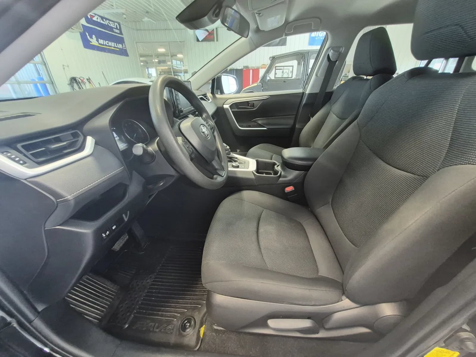 Used 2022 Toyota RAV4 LE AWD/4WD image 9