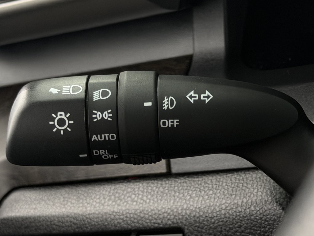 Used 2025 Toyota Tacoma Limited w/ Tow Tech Package AWD/4WD image 22
