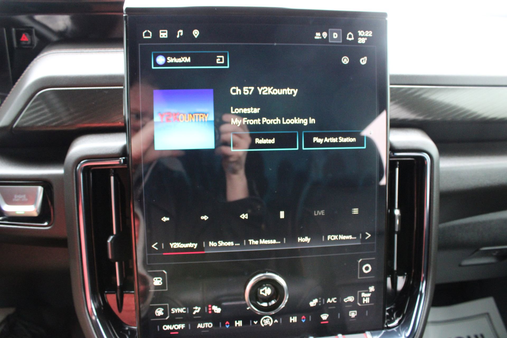 Used 2025 GMC Yukon AT4 w/ LPO, Floor Liner Package image 29