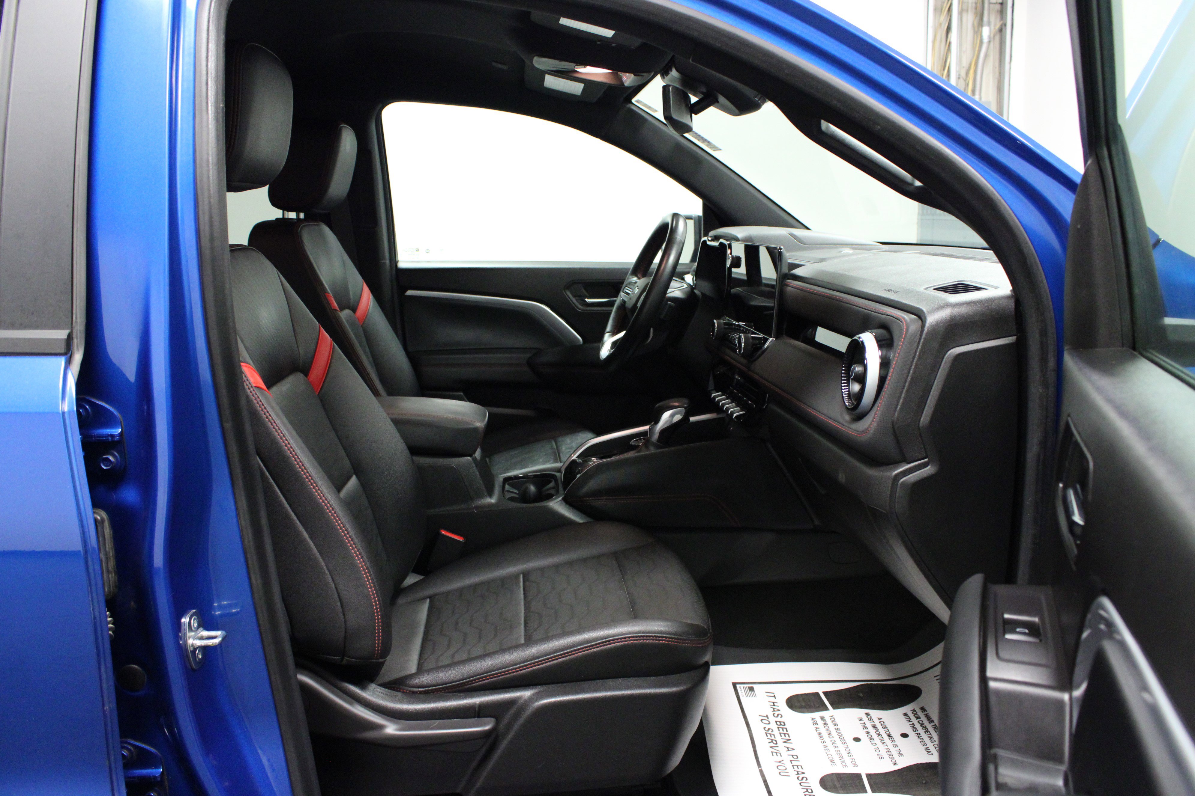 Used 2023 Chevrolet Colorado Z71 w/ Z71 Convenience Package 2 image 16