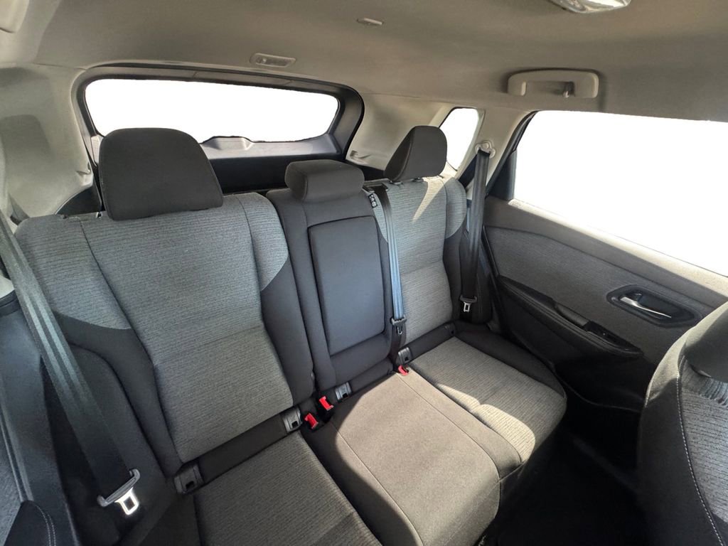 Used 2023 Nissan Rogue SV AWD/4WD image 16