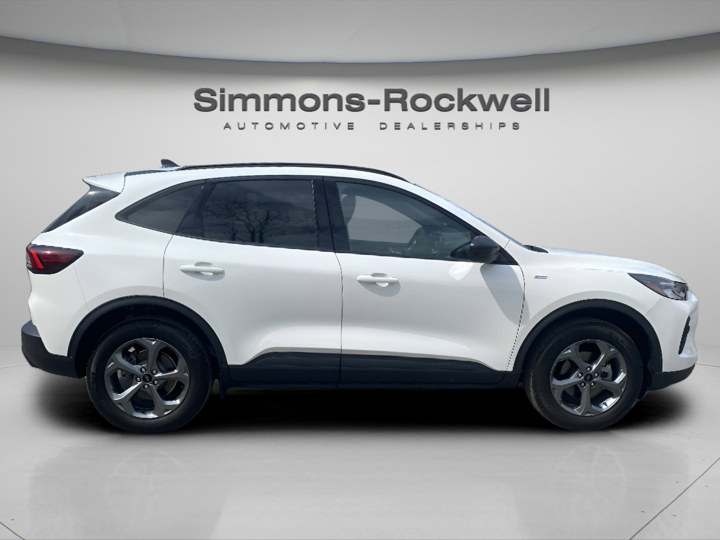 Used 2025 Ford Escape ST-Line w/ Cold Weather Package image 4