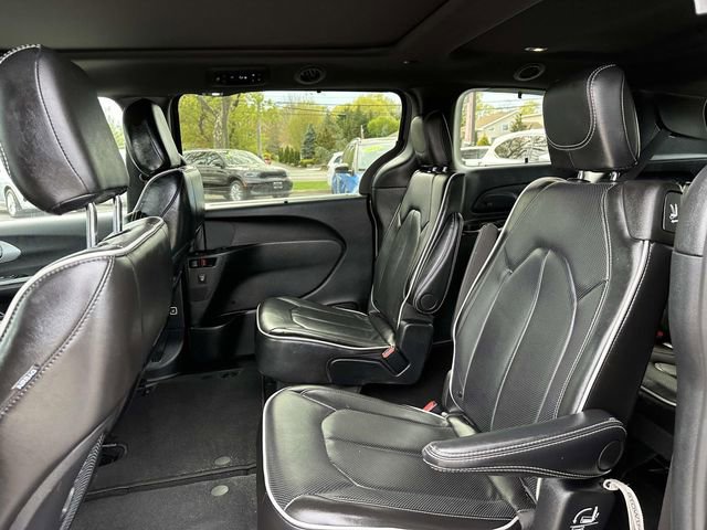 Used 2025 Chrysler Pacifica Limited FWD image 7