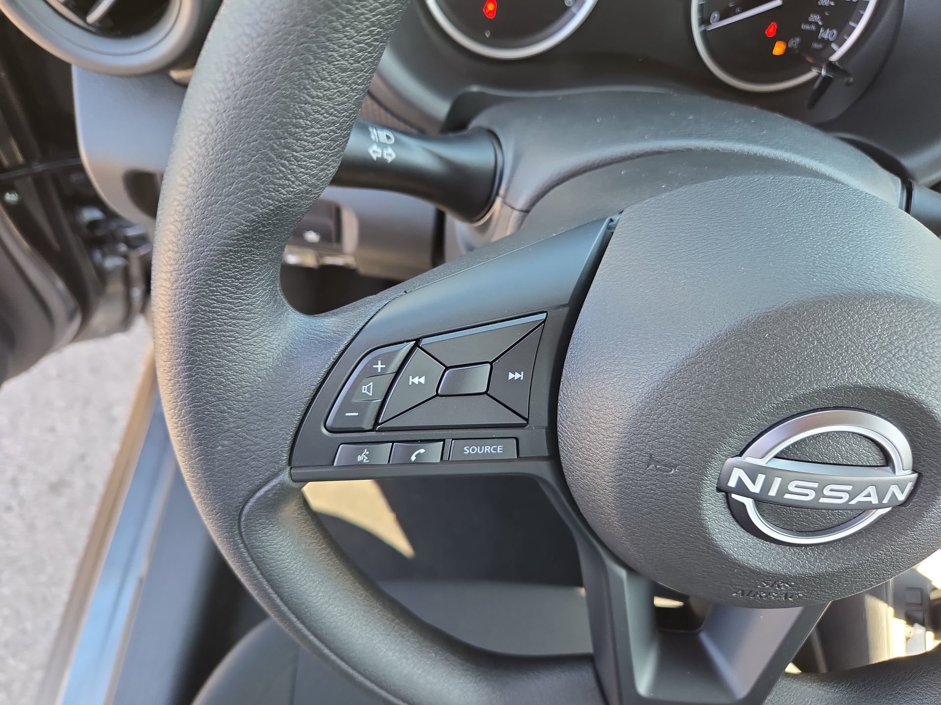 New 2025 Nissan Kicks Play S image 9