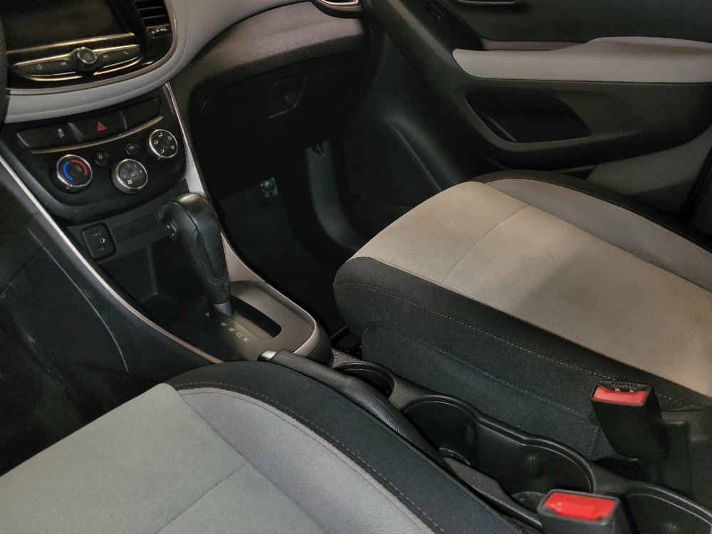 Used 2020 Chevrolet Trax LS FWD image 26