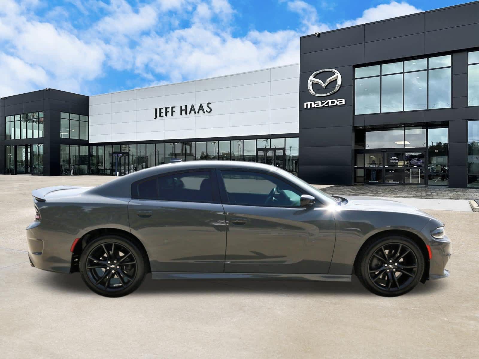 Used 2018 Dodge Charger SXT Plus w/ Blacktop Package RWD image 5