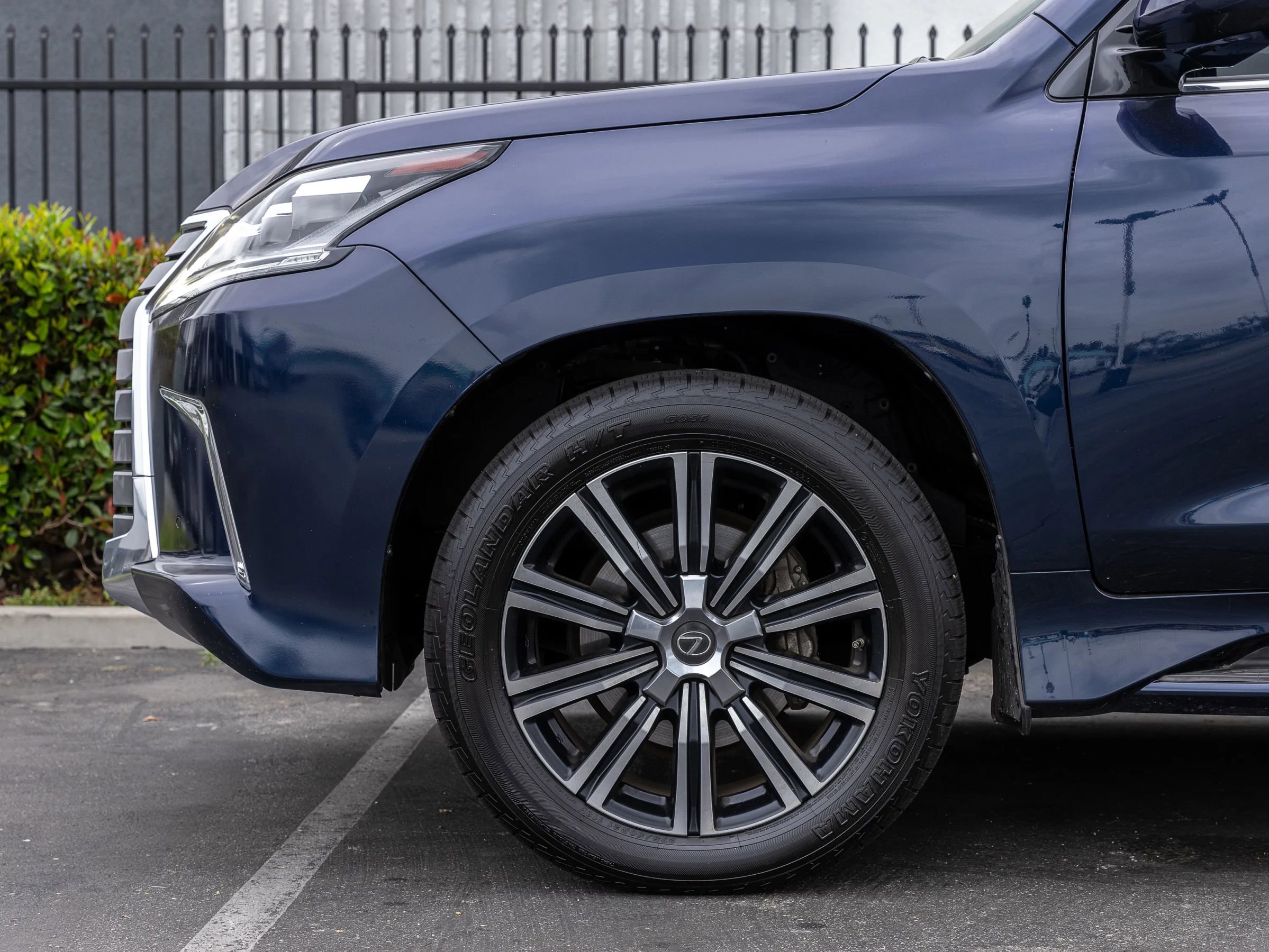 Used 2021 Lexus LX 570 4WD w/ Luxury Package image 34