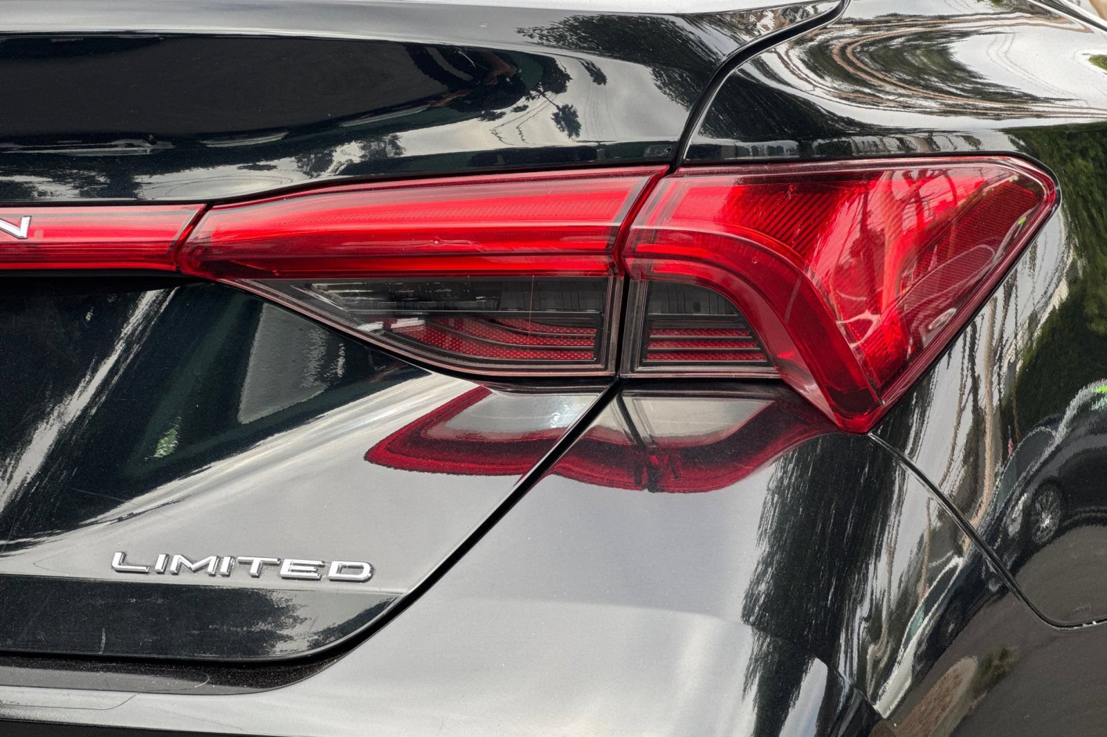 Used 2019 Toyota Avalon Limited w/ Advanced Safety Package FWD image 28