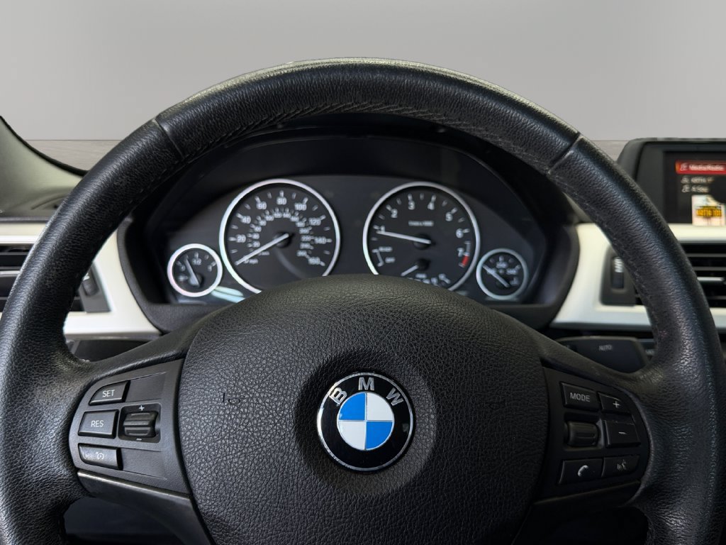 Used 2018 BMW 320i xDrive Sedan AWD/4WD image 17