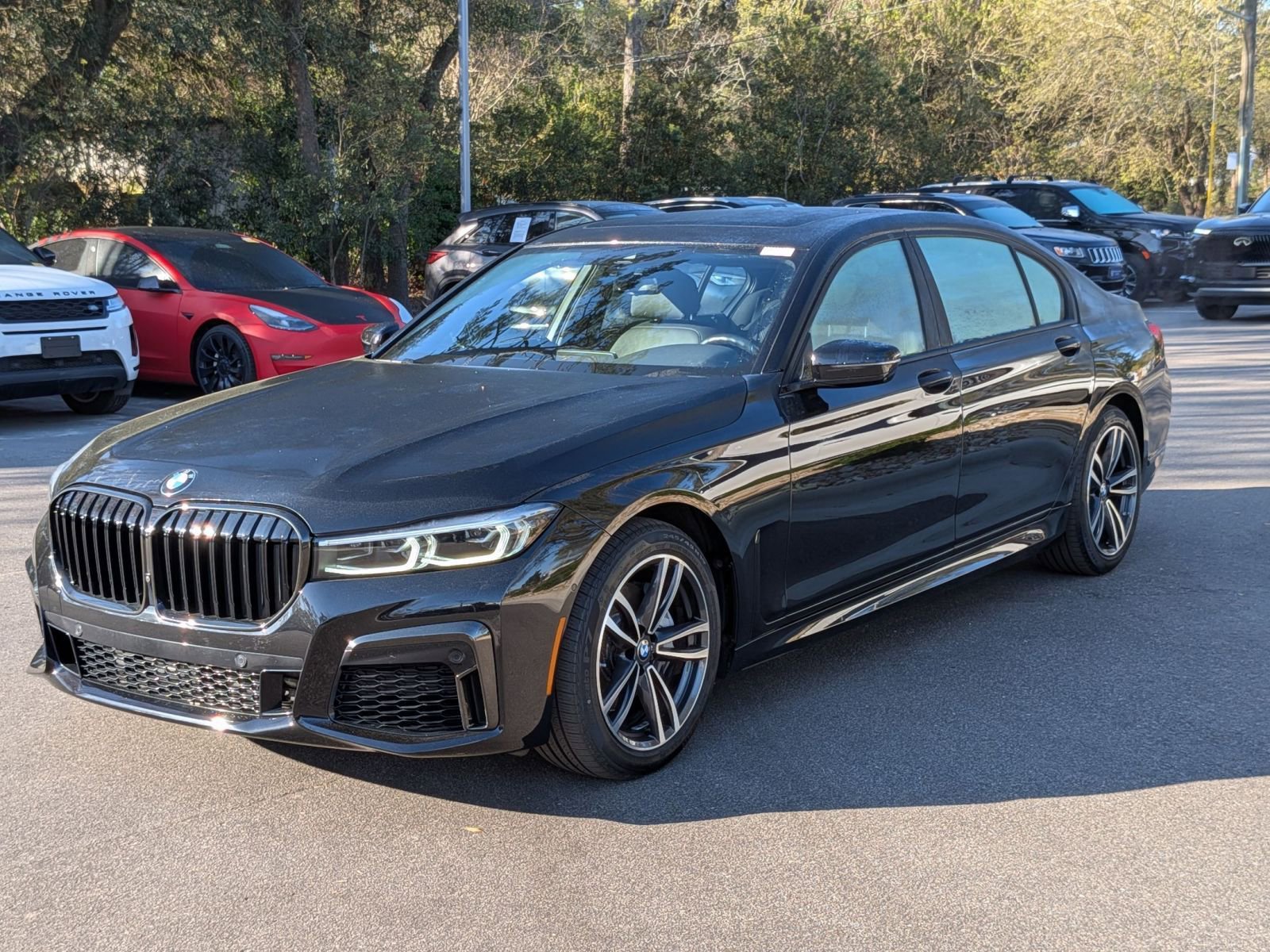 Used 2022 BMW 740i xDrive w/ M Sport Package image 7