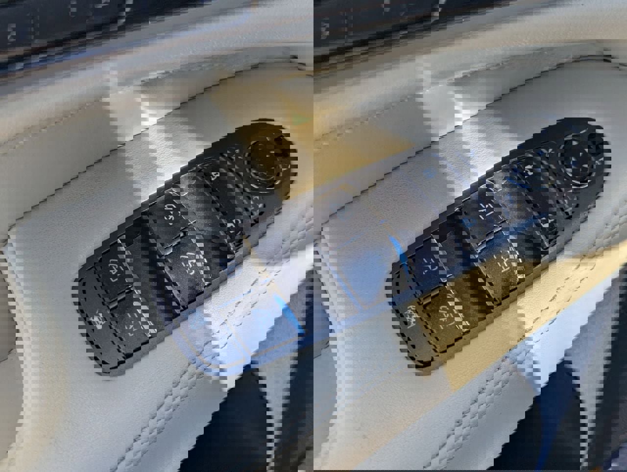 Used 2019 INFINITI QX60 Luxe w/ Essential Package image 22