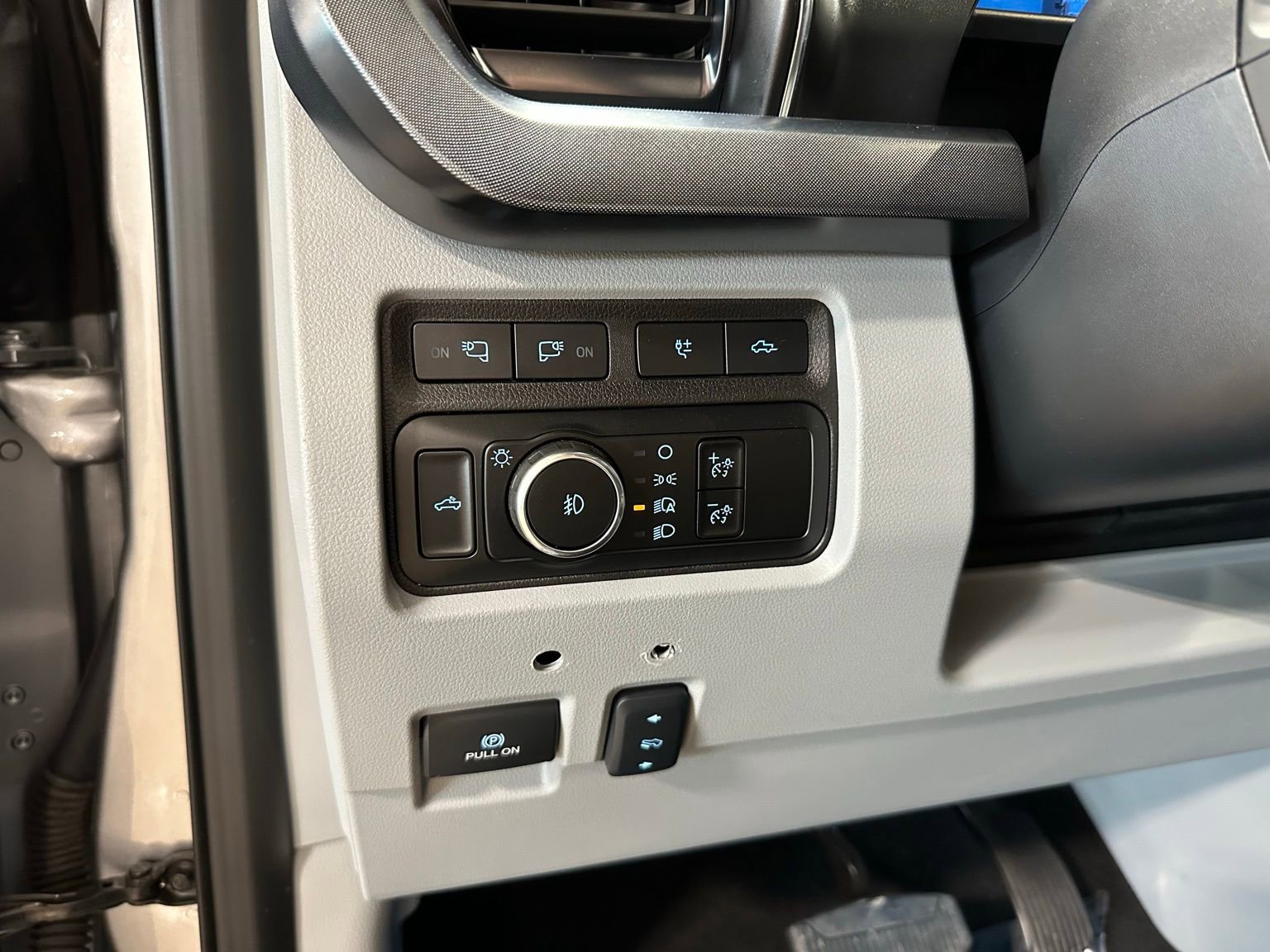 Used 2024 Ford F250 Limited w/ FX4 Off-Road Package image 27