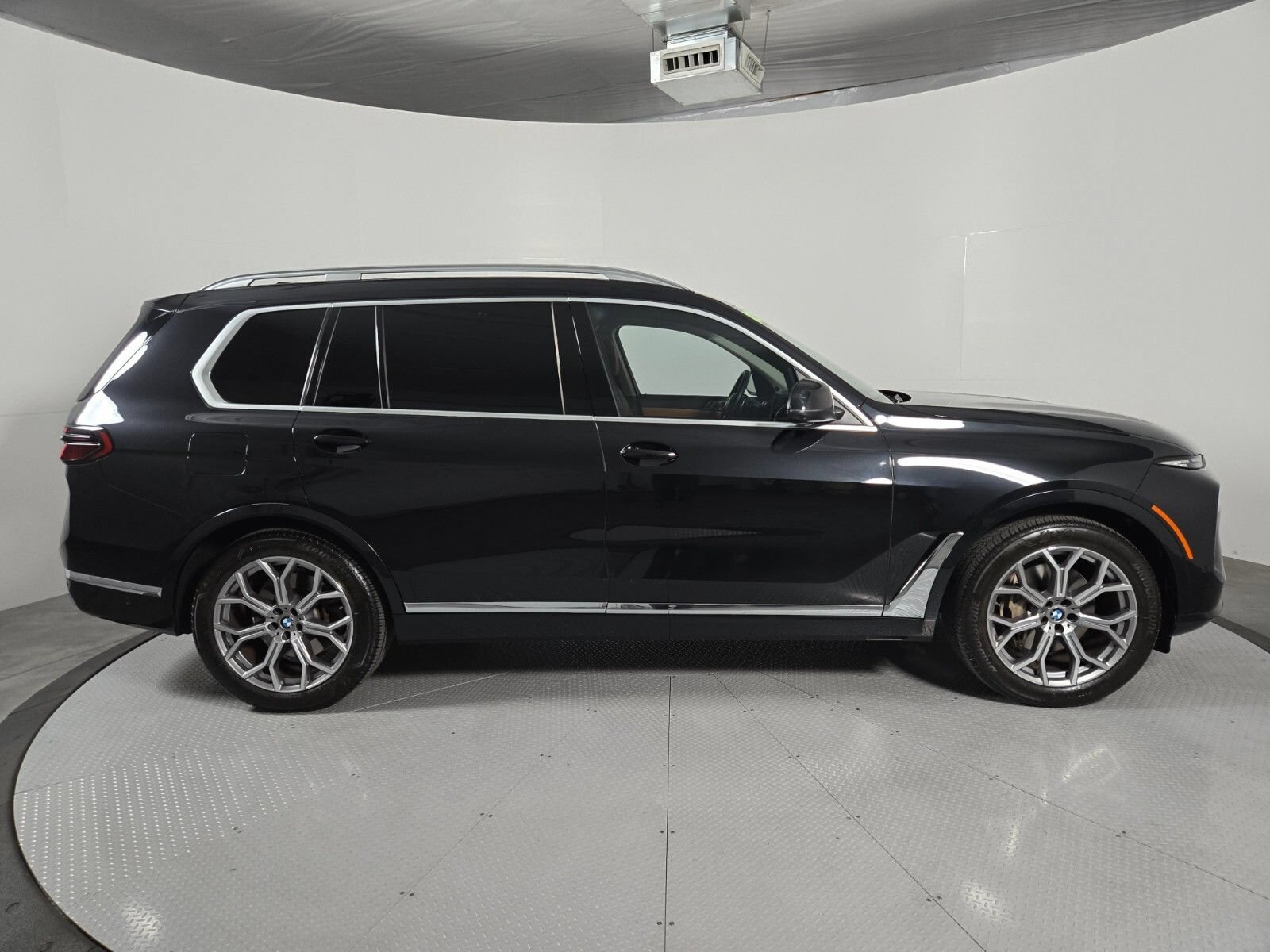 Used 2023 BMW X7 xDrive40i AWD/4WD image 3