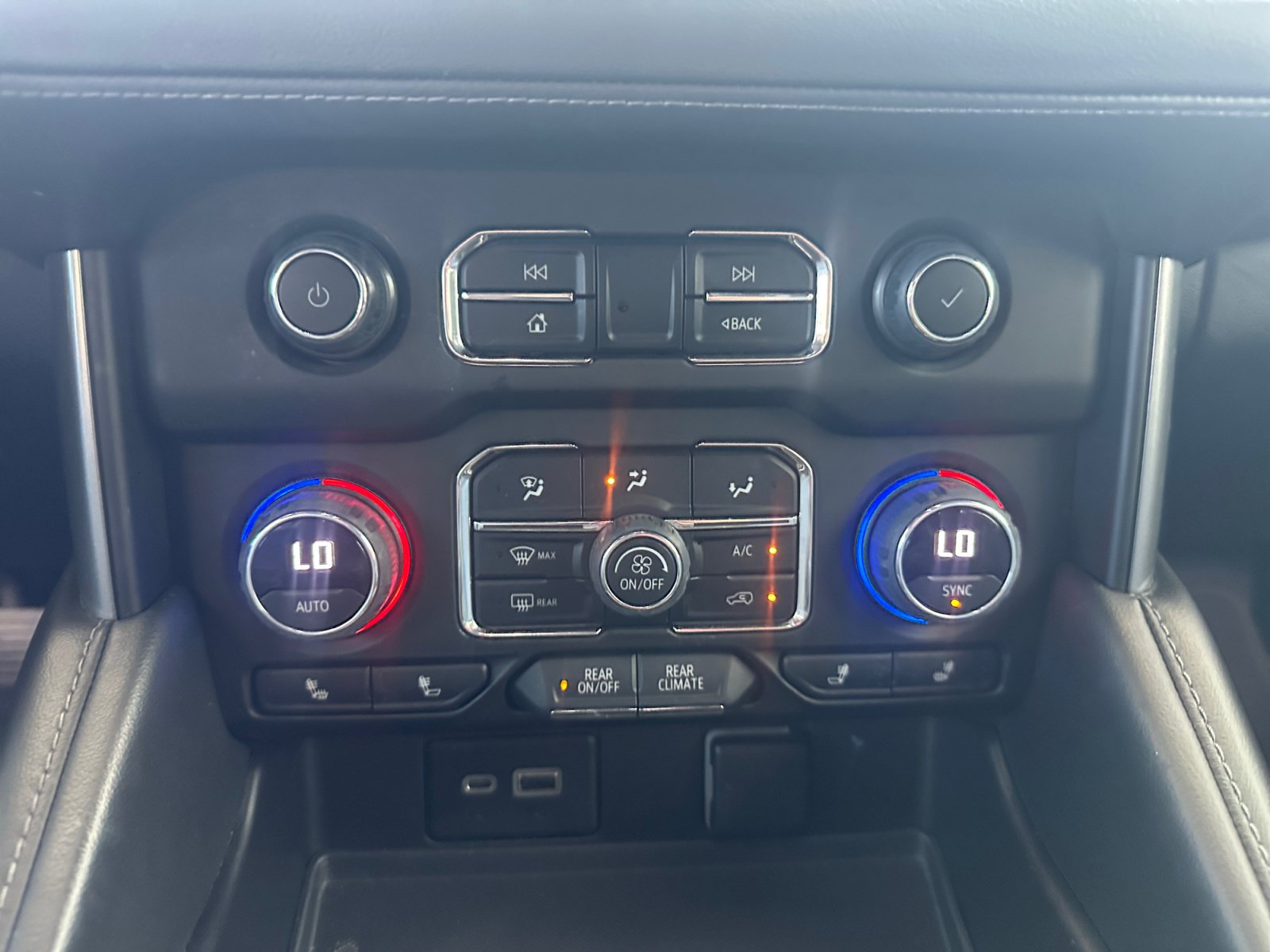 Used 2022 Chevrolet Tahoe LT w/ Luxury Package RWD image 21