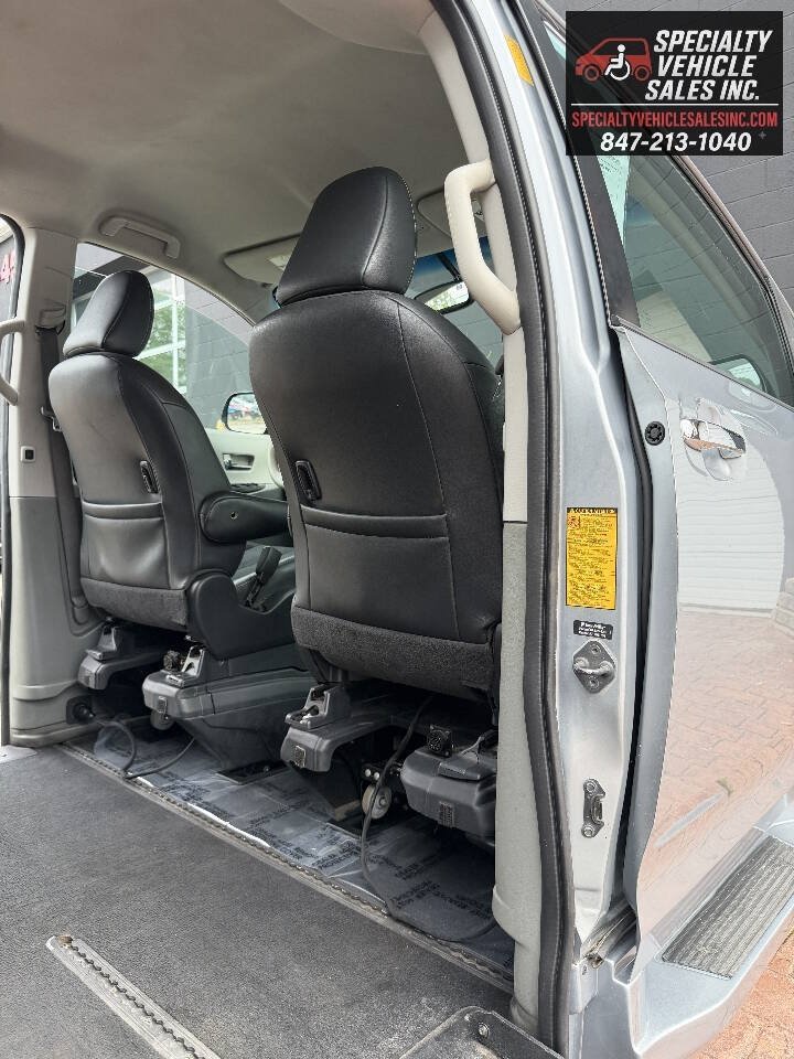Used 2014 Toyota Sienna SE FWD image 21
