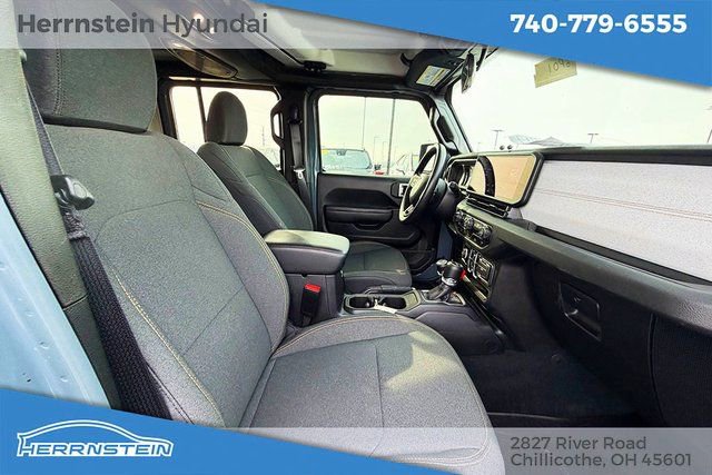 Used 2025 Jeep Gladiator Nighthawk image 25