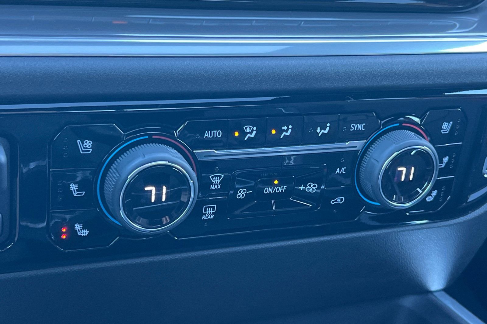 Used 2025 Chevrolet Silverado 2500 High Country w/ High Country Premium Package image 19