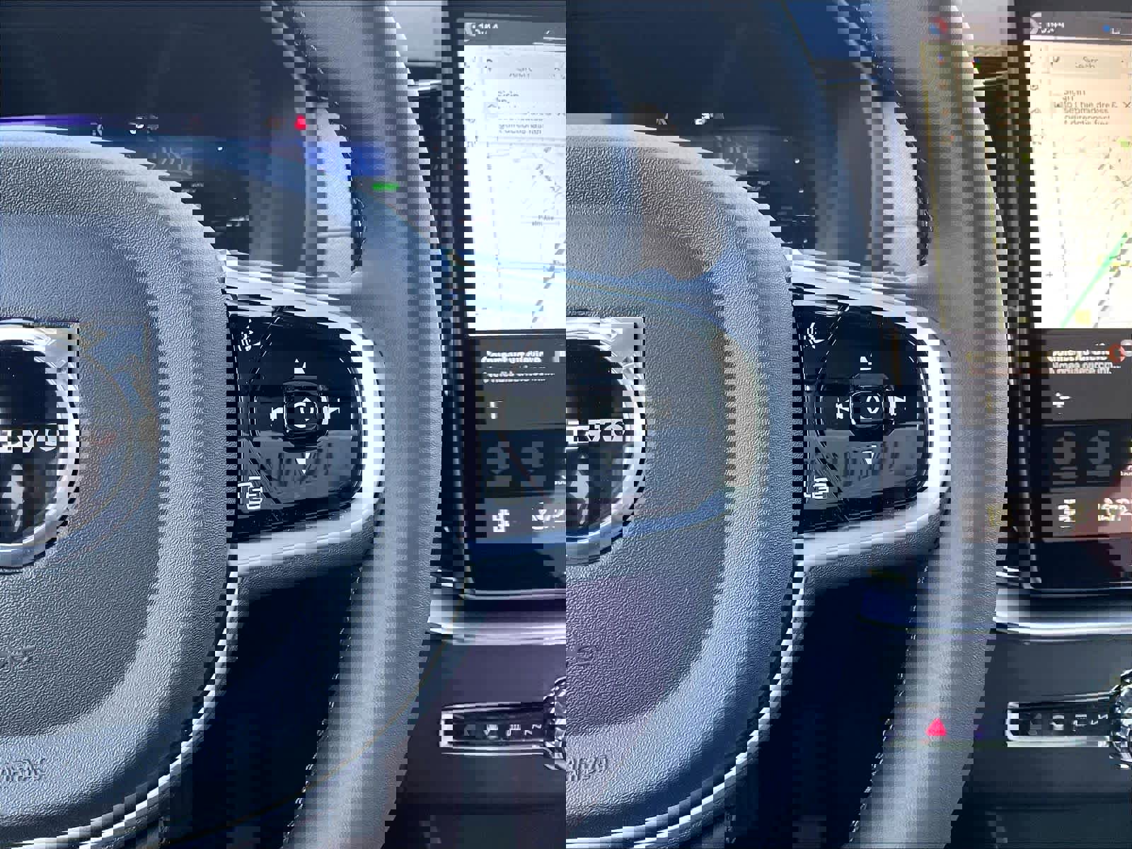 New 2026 Volvo XC90 T8 Plus w/ Protection Package Premier image 18