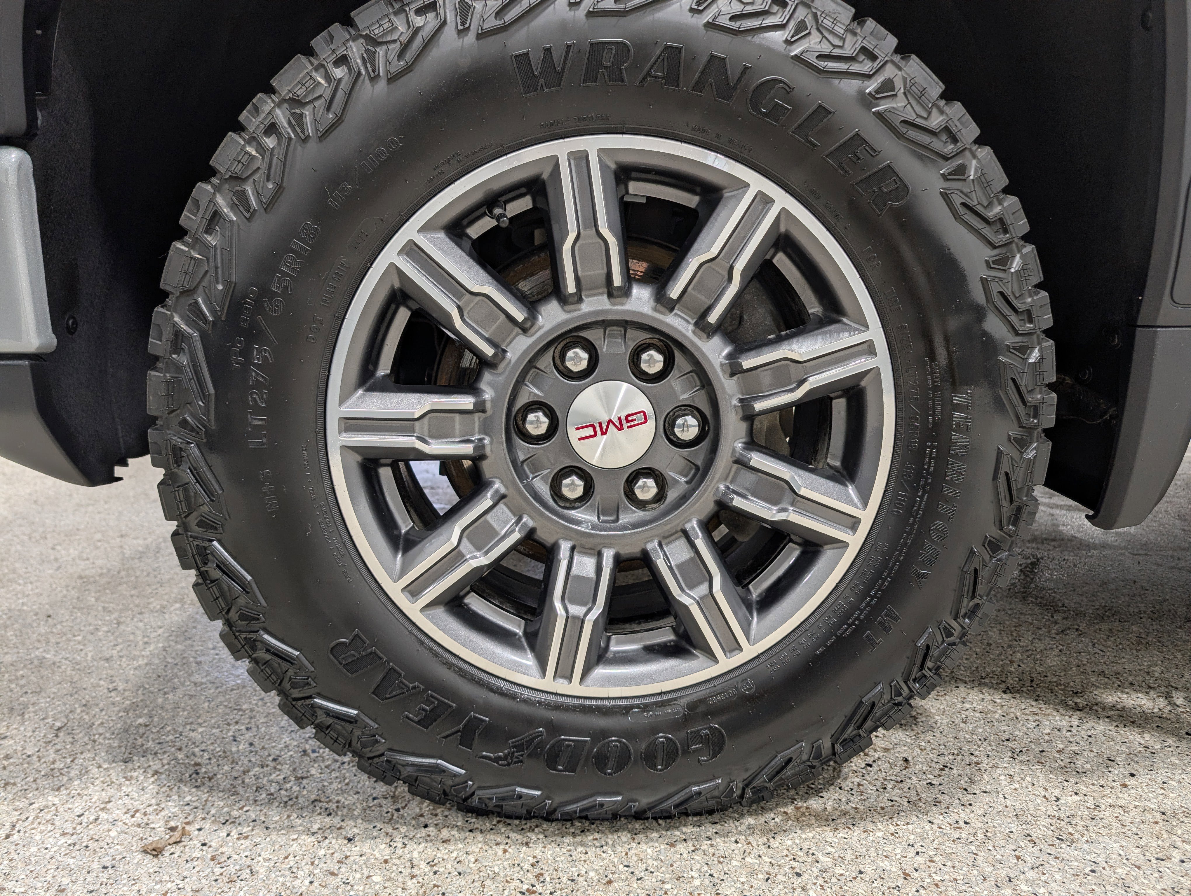 Used 2024 GMC Sierra 1500 AT4 w/ AT4 Preferred Package AWD/4WD image 11