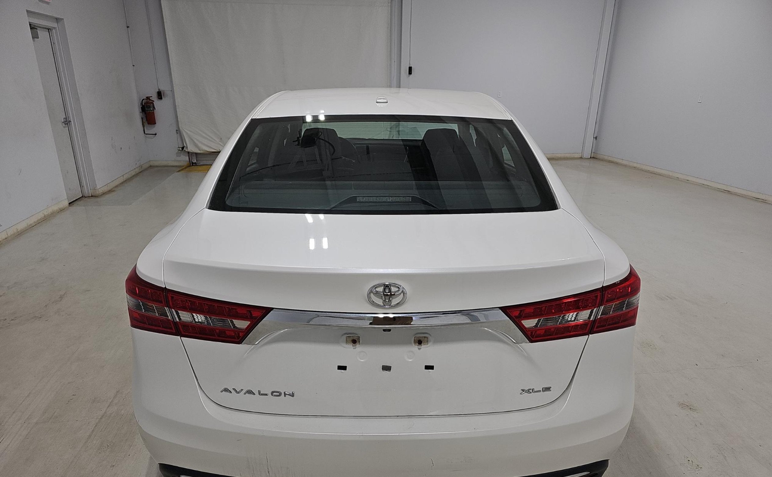 Used 2018 Toyota Avalon XLE FWD image 4