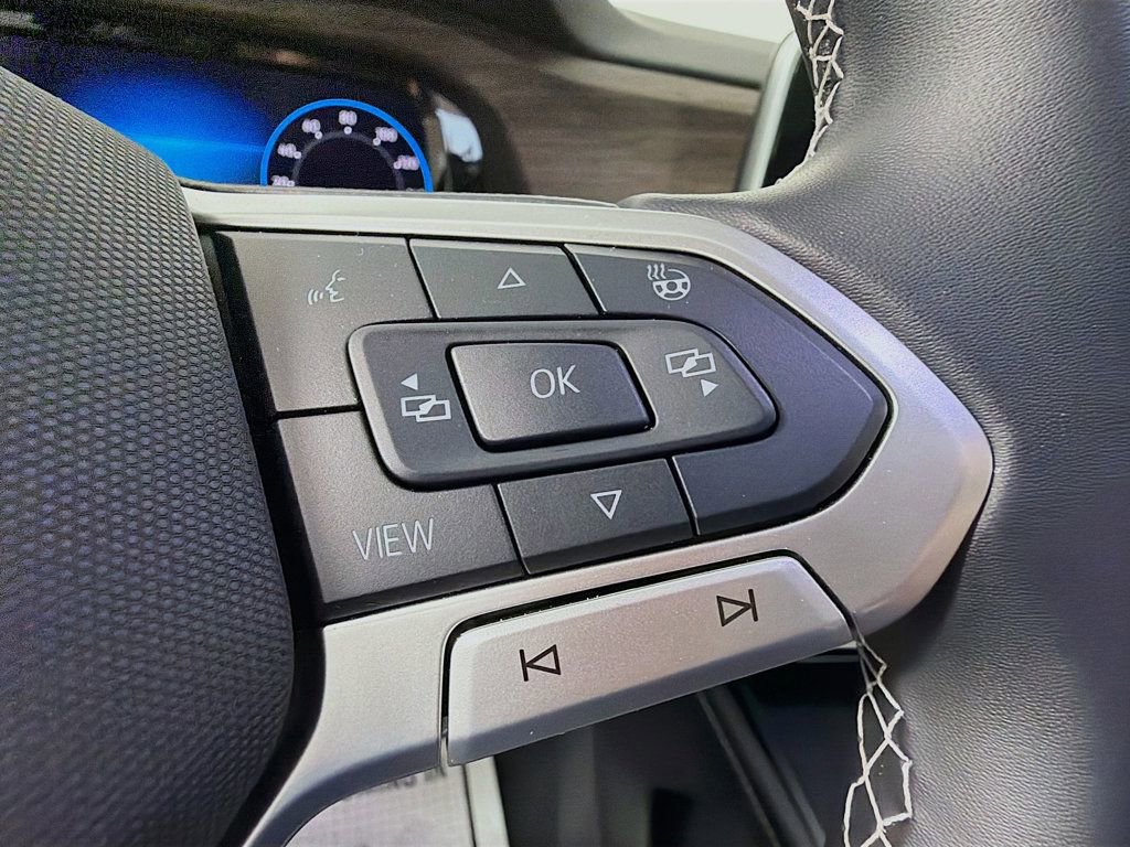 Used 2025 Volkswagen Atlas SEL image 12